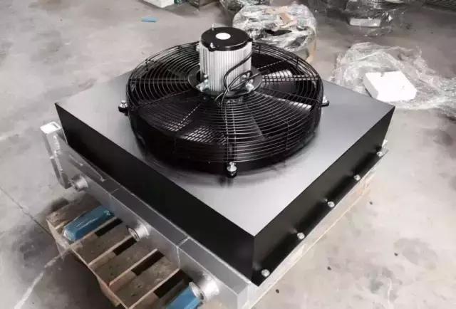 <a href='https://www.sh-liutech.com/products/' target='_blank'><u>螺杆空压机</u></a>共有哪些零件你知道吗？配件故障隐患判断及解决方法
